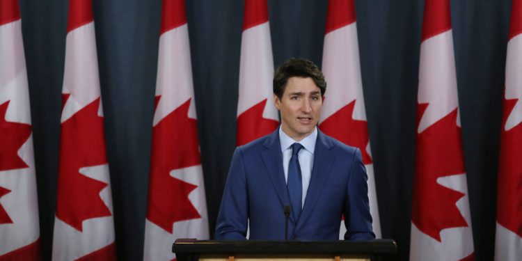 Se extiende cierre de fronteras entre Canadá y EE.UU por un mes más