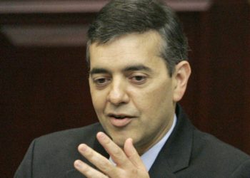 Indignación demócrata: Excongresista que trabajó para Maduro fue elegido para la junta del partido Republicano