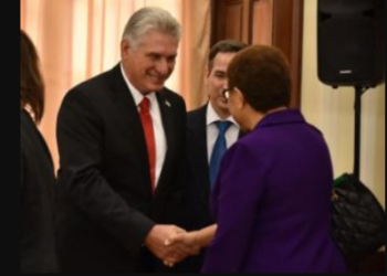 El panorama de Biden en Florida luce gris con la figura de Karen Bass