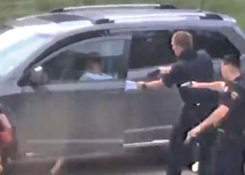 Policía le dio 7 tiros por la espalda a un negro y convulsionó Wisconsin