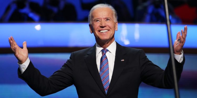Joe Biden dice que no aumentará impuestos para "cualquiera que gane menos de $400 mil"