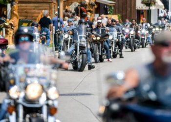 Medio millón de motociclistas en Dakota del Sur desafían al coronavirus
