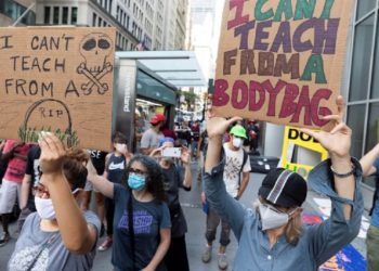 Profesores protestan en Nueva York contra la reapertura de escuelas