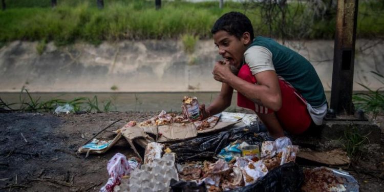 ¡Maduro pulveriza economía! Inflación en 843,44 %  y salario mínimo en 1,30$