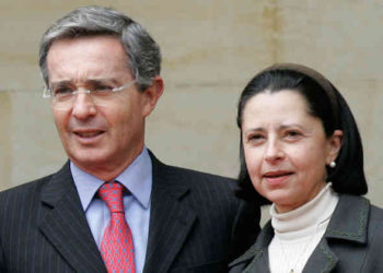 Habla la esposa de Uribe:     "La imagen que construyeron los detractores fue la que llegó a los tribunales"