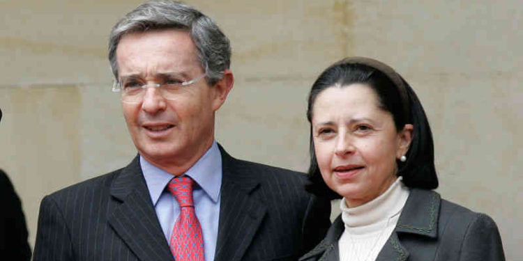 Habla la esposa de Uribe:     "La imagen que construyeron los detractores fue la que llegó a los tribunales"