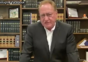 Exigen al gobernador de Texas levantar las restricciones por Covid-19