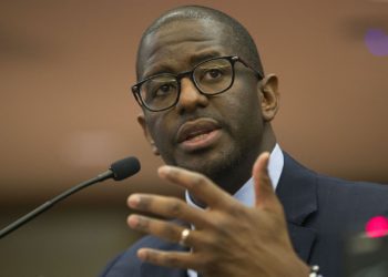 Ex candidato demócrata a la gobernación de Florida se declaró bisexual