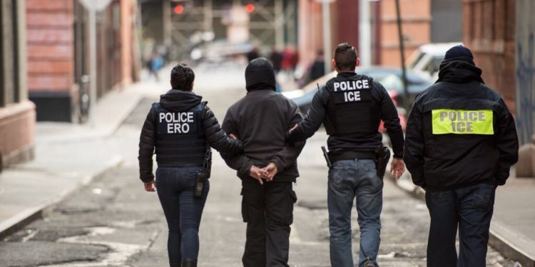 Cómo se debe actuar ante las redadas del ICE en ciudades santuario