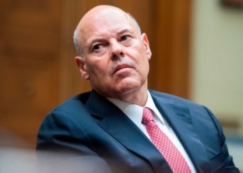 Contribuciones de campaña llevarán a juicio al Director General de Correos de EEUU