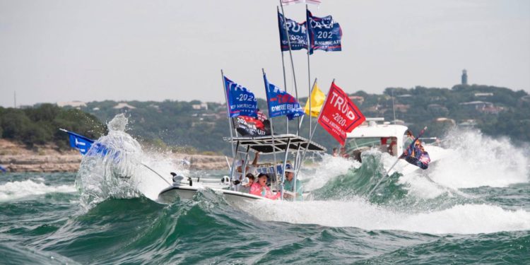 Naufragaron cinco barcos que apoyan a Donald Trump en Texas
