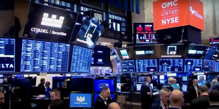 Wall Street cae arrastrado por las acciones tecnológicas
