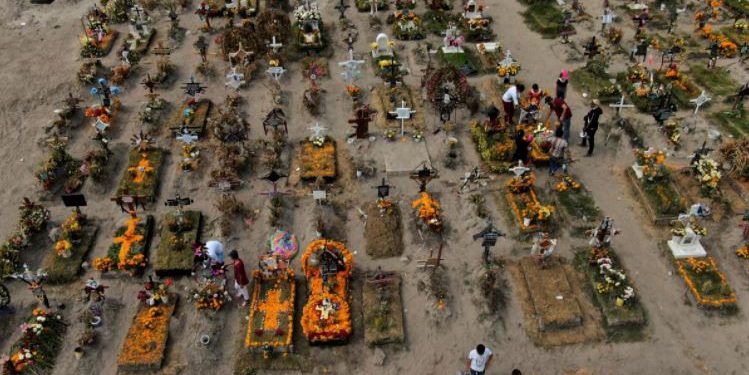Celebración de Día de Muertos en México estará marcada por COVID-19