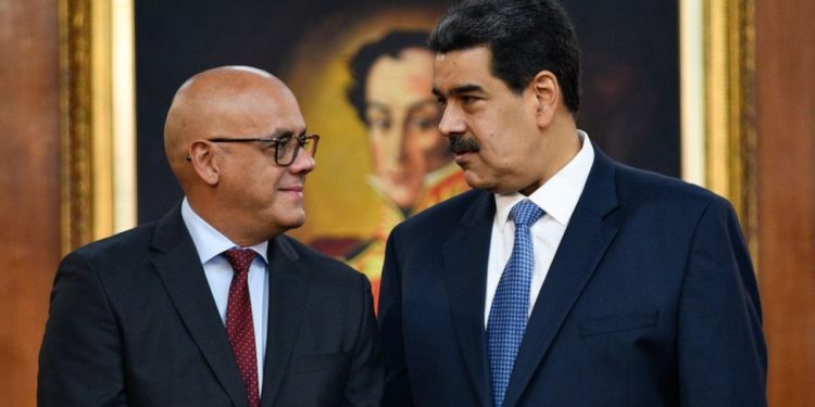 ¡Se filtró! Influyente funcionario de Trump intentó negociar con Jorge Rodríguez salida del dictador Maduro