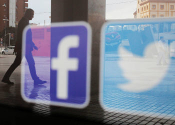 Bloomberg: La democracia ha muerto…¡ Facebook y Twitter definen la verdad!