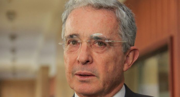 ¡En libertad! Juez decidió liberación del ex presidente Álvaro Uribe Vélez (Video)