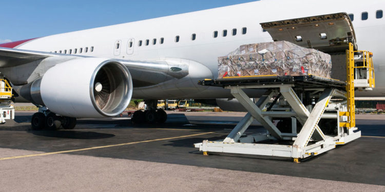 Vacuna COVID-19: Distribución requiere compleja logística aérea