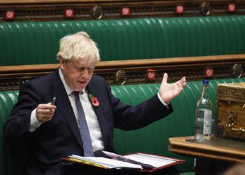 Los lores británicos frenan a Johnson