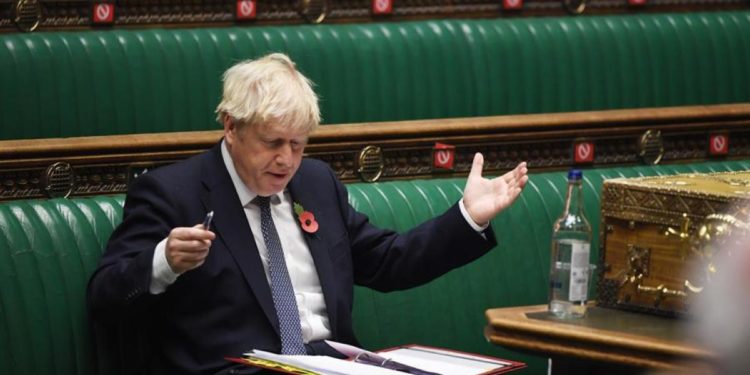 Los lores británicos frenan a Johnson