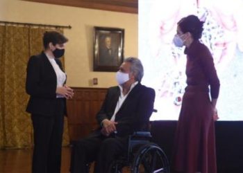 Aplican a ministra ecuatoriana la fórmula saca gobiernos