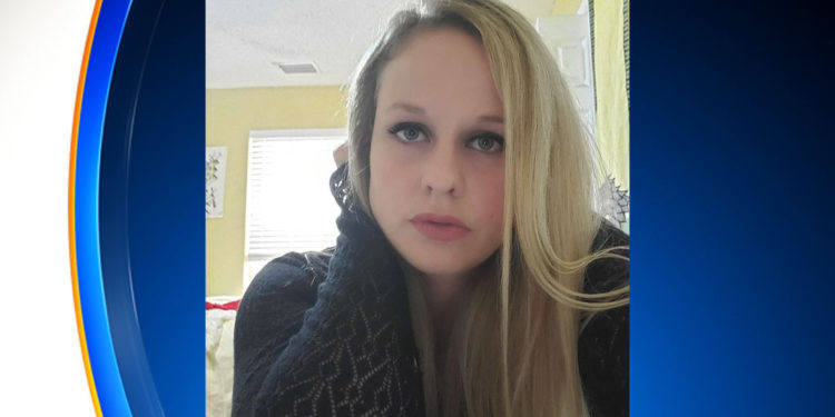 ¡Policía allanó casa de Rebekah Jones!  La científica que creó el portal del COVID-19 en Florida