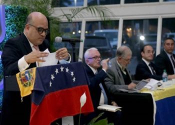 Supremo de Venezuela en el exilio declara "nula y fraudulenta" la elección parlamentaria