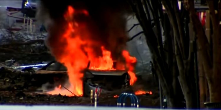 Policía investiga posibles motivos del suicida que detonó la bomba en Nashville