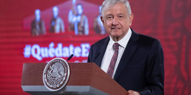 AMLO critica la censura de Twitter y Facebook a Trump