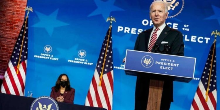 Biden organiza ceremonia para honrar a fallecidos por COVID-19