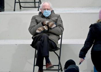 Bernie Sanders provocó una oleada de memes en Twitter