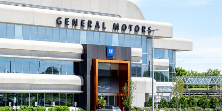 General Motors promete no producir automóviles que generen emisiones de carbono después de 2035