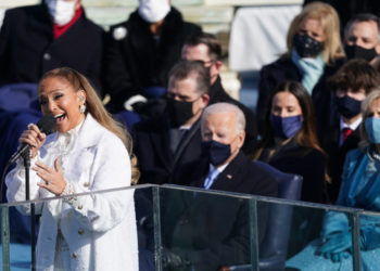 JLo habló en español en su participación en la toma de posesión