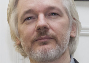 Rechazan extradición de Julian Assange a EE.UU por riesgo de suicidio