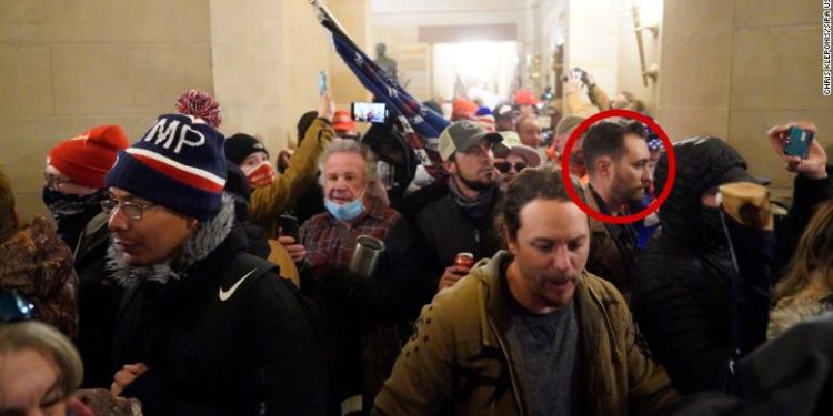 ¿Qué grupos participaron en la insurrección en el Capitolio?