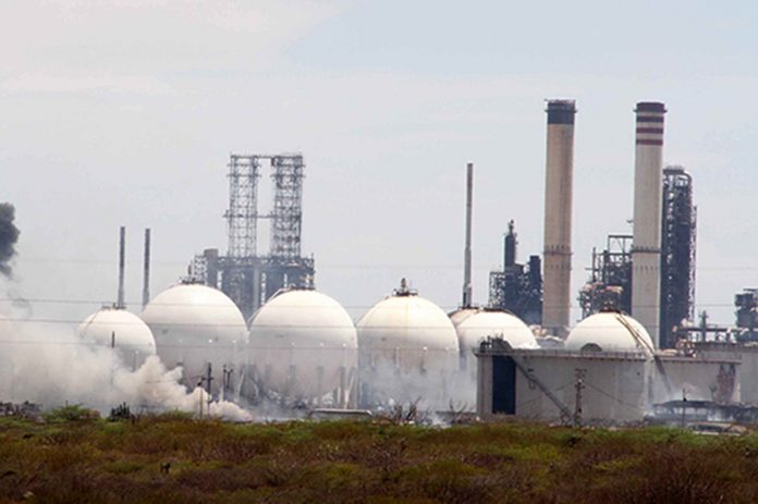 Refinerías Amuay y Cardón