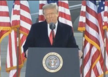 Trump promete volver "de alguna manera"