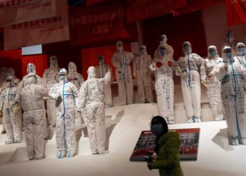 En Wuhan celebran en la calle como si el COVID-19 no hubiese salido de allí