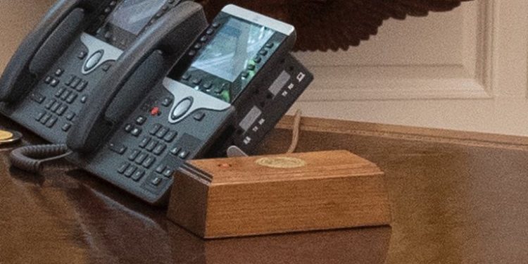 Volvió el botón rojo al Salón Oval