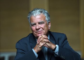 Eurodiputado de la "izquierda caviar francesa" acusado de incesto con hijastro