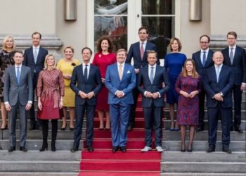 Renuncia en pleno gobierno de Países Bajos tras escándalo por subsidios a menores