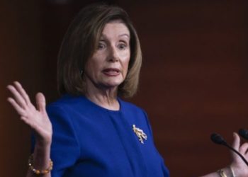 Mujer que robó computadora en el Capitolio la habría ofrecido en venta a Rusia