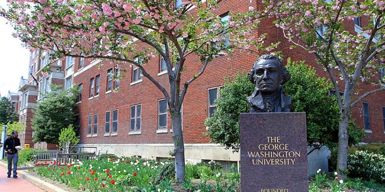 Estudiantes quieren retirar la estatua de George Washington… ¡en la Universidad de Washington!