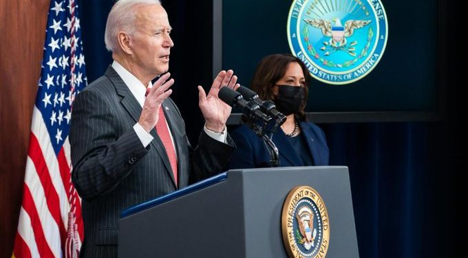 Biden sugiere que política migratoria abra una ventana a la nacionalidad