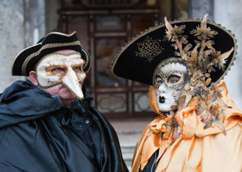 Eróscopo: Disfrazados y enamorados los políticos celebran San Valentín