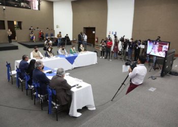 Lasso adelanta a Pérez en Ecuador por mas de cinco mil votos