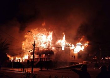 ¡Otra vez! Violentas protestas e incendios en Chile por muerte de malabarista (Videos)