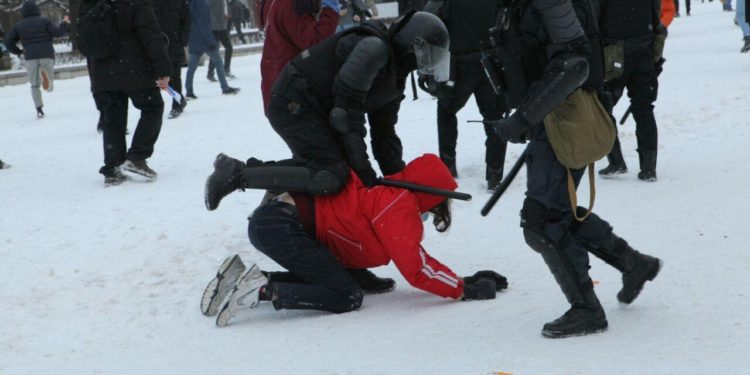 A pesar de más de cinco mil prisioneros, miles de rusos siguen protestanto por Navalny