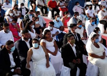 Daniel Ortega desafía la pandemia permitiendo boda de 400 parejas
