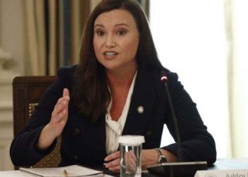 Fiscal de Florida demanda a Biden por cambios migratorios