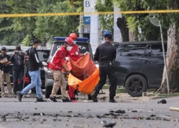 Atentado suicida en iglesia católica de Indonesia
